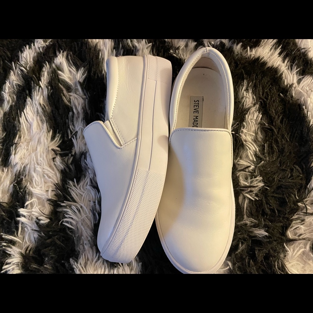White leader Steven Madden slip-on